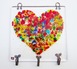 jewellery holder in a Loveheart shape obtained with pieces of colourful glass