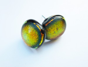 studa with dichroic golden colour